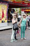 Laren 30 juni 2012
Vivian Reijs met dochter Day en vriendinnen op de kermis van Laren
Peter Smulders bv