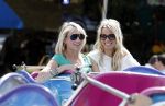 Laren 30 juni 2012
Vivian Reijs met dochter Day en vriendinnen op de kermis van Laren
Peter Smulders bv
