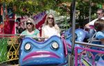 Laren 30 juni 2012
Vivian Reijs met dochter Day en vriendinnen op de kermis van Laren
Peter Smulders bv