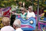 Laren 30 juni 2012
Vivian Reijs met dochter Day en vriendinnen op de kermis van Laren
Peter Smulders bv
