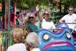 Laren 30 juni 2012
Vivian Reijs met dochter Day en vriendinnen op de kermis van Laren
Peter Smulders bv