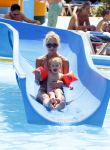 Ibiza 30 juli 2012
Wendy v Dijk met Erland Galjaard Lizzy Sem Mik en haar moeder in het aquapark op ibiza.
Peter Smulders bv