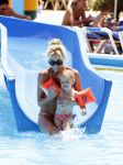 Ibiza 30 juli 2012
Wendy v Dijk met Erland Galjaard Lizzy Sem Mik en haar moeder in het aquapark op ibiza.
Peter Smulders bv
