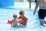 Ibiza 30 juli 2012
Wendy v Dijk met Erland Galjaard Lizzy Sem Mik en haar moeder in het aquapark op ibiza.
Peter Smulders bv