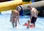 Ibiza 30 juli 2012
Wendy v Dijk met Erland Galjaard Lizzy Sem Mik en haar moeder in het aquapark op ibiza.
Peter Smulders bv