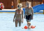 Ibiza 30 juli 2012
Wendy v Dijk met Erland Galjaard Lizzy Sem Mik en haar moeder in het aquapark op ibiza.
Peter Smulders bv