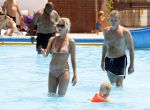 Ibiza 30 juli 2012
Wendy v Dijk met Erland Galjaard Lizzy Sem Mik en haar moeder in het aquapark op ibiza.
Peter Smulders bv