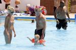 Ibiza 30 juli 2012
Wendy v Dijk met Erland Galjaard Lizzy Sem Mik en haar moeder in het aquapark op ibiza.
Peter Smulders bv