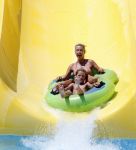 Ibiza 30 juli 2012
Wendy v Dijk met Erland Galjaard Lizzy Sem Mik en haar moeder in het aquapark op ibiza.
Peter Smulders bv