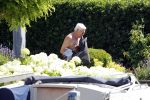 Loenen aan de Vecht 21 juli 2013
Aad v d Heuvel en zijn vrouw maken hun boot schoon die naast hun woonboot ligt.
Peter Smulders bv