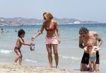 ibiza 15 juli 2013
Ruud en Aafke de wild met hun kinderen Toy Travis Johnny en Teddy op coco beach.
Peter Smulders bv