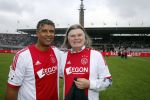 Amsterdam 3 juli 2013
Sjaak Swart 75 jaar . Hij viert dat met een wedstrijd met oud ajax spelers in het Olympisch stadion. Barry Hulshof met vrouw en Frank Rijkaard
Peter Smulders bv