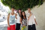 ibiza 18 juli 2013
Belinda Meuldijk met haar man Thierry Duval en kinderen Robert en Joshi in ibiza stad.
Peter Smulders bv
