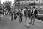 Parijs, September 1983
Uitreiling Gouden Schoen in het Lido
Zilveren Schoen winnaar Peter Houtman, spelend voor Feyenoord
Verder op de foto Bep v Houdt, Henk Koster, Cor Mooy en Soenar Chamid in gesprek met een clochard.
Foto Peter Smulders BV