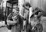 Parijs, September 1983
Uitreiling Gouden Schoen in het Lido
Zilveren Schoen winnaar Peter Houtman, spelend voor Feyenoord
Verder op de foto Bep v Houdt, Henk Koster, Cor Mooy en Soenar Chamid in gesprek met een clochard.
Foto Peter Smulders BV