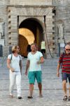 ibiza 16 juli 2013
Carlo Boszhard en zijn vriend Herald op vakantie op ibiza. Ze winkelen in de oude stad.
Peter Smulders bv