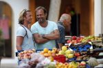 ibiza 16 juli 2013
Carlo Boszhard en zijn vriend Herald op vakantie op ibiza. Ze winkelen in de oude stad.
Peter Smulders bv