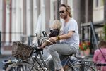 Amsterdam 9 juli 2013
Chris Zegers met zijn zoon op de fiets in Amsterdam.
Peter Smulders bv