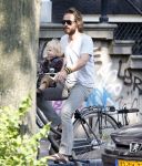 Amsterdam 9 juli 2013
Chris Zegers met zijn zoon op de fiets in Amsterdam.
Peter Smulders bv