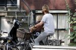Amsterdam 9 juli 2013
Chris Zegers met zijn zoon op de fiets in Amsterdam.
Peter Smulders bv