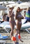 ibiza 11 juli 2013
Lange Frans met zijn vrouw Danielle en kinderen op vakantie op ibiza.
Peter Smulders bv