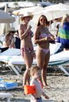 ibiza 11 juli 2013
Lange Frans met zijn vrouw Danielle en kinderen op vakantie op ibiza.
Peter Smulders bv