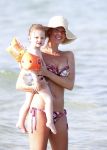 ibiza 11 juli 2013
Lange Frans met zijn vrouw Danielle en kinderen op vakantie op ibiza.
Peter Smulders bv