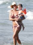 ibiza 11 juli 2013
Lange Frans met zijn vrouw Danielle en kinderen op vakantie op ibiza.
Peter Smulders bv