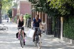 Amsterdam 23 juli 2013
Doutzen Kroes en Sunnery James op de fiets in Amsterdam.
Peter Smulders bv