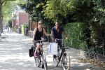 Amsterdam 23 juli 2013
Doutzen Kroes en Sunnery James op de fiets in Amsterdam.
Peter Smulders bv
