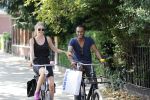 Amsterdam 23 juli 2013
Doutzen Kroes en Sunnery James op de fiets in Amsterdam.
Peter Smulders bv