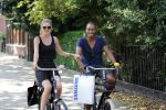 Amsterdam 23 juli 2013
Doutzen Kroes en Sunnery James op de fiets in Amsterdam.
Peter Smulders bv