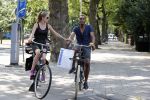 Amsterdam 23 juli 2013
Doutzen Kroes en Sunnery James op de fiets in Amsterdam.
Peter Smulders bv