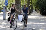 Amsterdam 23 juli 2013
Doutzen Kroes en Sunnery James op de fiets in Amsterdam.
Peter Smulders bv