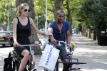 Amsterdam 23 juli 2013
Doutzen Kroes en Sunnery James op de fiets in Amsterdam.
Peter Smulders bv