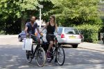 Amsterdam 23 juli 2013
Doutzen Kroes en Sunnery James op de fiets in Amsterdam.
Peter Smulders bv
