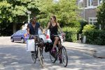 Amsterdam 23 juli 2013
Doutzen Kroes en Sunnery James op de fiets in Amsterdam.
Peter Smulders bv