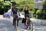 Amsterdam 23 juli 2013
Doutzen Kroes en Sunnery James op de fiets in Amsterdam.
Peter Smulders bv