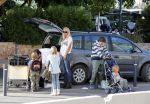 Ibiza 13 juli 2013
Ellemieke Vermolen en Sergio Herman op het vliegveld met hun 2 zoons en een zoon en dochter van Sergio uit een eerdere relatie.
Peter Smulders bv