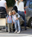 Ibiza 13 juli 2013
Ellemieke Vermolen en Sergio Herman op het vliegveld met hun 2 zoons en een zoon en dochter van Sergio uit een eerdere relatie.
Peter Smulders bv