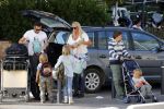 Ibiza 13 juli 2013
Ellemieke Vermolen en Sergio Herman op het vliegveld met hun 2 zoons en een zoon en dochter van Sergio uit een eerdere relatie.
Peter Smulders bv