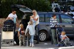 Ibiza 13 juli 2013
Ellemieke Vermolen en Sergio Herman op het vliegveld met hun 2 zoons en een zoon en dochter van Sergio uit een eerdere relatie.
Peter Smulders bv