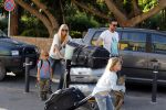Ibiza 13 juli 2013
Ellemieke Vermolen en Sergio Herman op het vliegveld met hun 2 zoons en een zoon en dochter van Sergio uit een eerdere relatie.
Peter Smulders bv