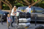 Ibiza 13 juli 2013
Ellemieke Vermolen en Sergio Herman op het vliegveld met hun 2 zoons en een zoon en dochter van Sergio uit een eerdere relatie.
Peter Smulders bv