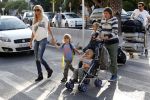 Ibiza 13 juli 2013
Ellemieke Vermolen en Sergio Herman op het vliegveld met hun 2 zoons en een zoon en dochter van Sergio uit een eerdere relatie.
Peter Smulders bv
