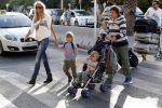 Ibiza 13 juli 2013
Ellemieke Vermolen en Sergio Herman op het vliegveld met hun 2 zoons en een zoon en dochter van Sergio uit een eerdere relatie.
Peter Smulders bv