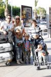 Ibiza 13 juli 2013
Ellemieke Vermolen en Sergio Herman op het vliegveld met hun 2 zoons en een zoon en dochter van Sergio uit een eerdere relatie.
Peter Smulders bv
