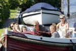 Vreeland 7 juli 2013
Wendy v Dijk en Erland Galjaard aan het varen op de vecht met hun dochter Lizzy Erland zijn dochter en vrienden.
Peter Smulders bv