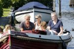 Vreeland 7 juli 2013
Wendy v Dijk en Erland Galjaard aan het varen op de vecht met hun dochter Lizzy Erland zijn dochter en vrienden.
Peter Smulders bv