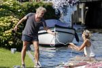 Vreeland 7 juli 2013
Wendy v Dijk en Erland Galjaard aan het varen op de vecht met hun dochter Lizzy Erland zijn dochter en vrienden.
Peter Smulders bv